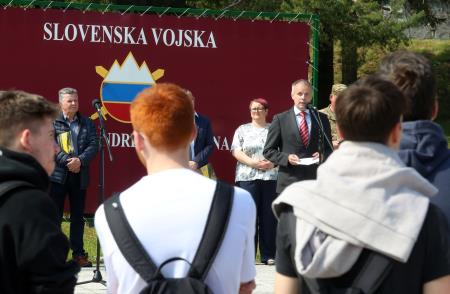 Seznanitev vojaških obveznikov s pravicami in dolžnostmi vojašnica Postojna 09 Foto Ljubo Vukelič